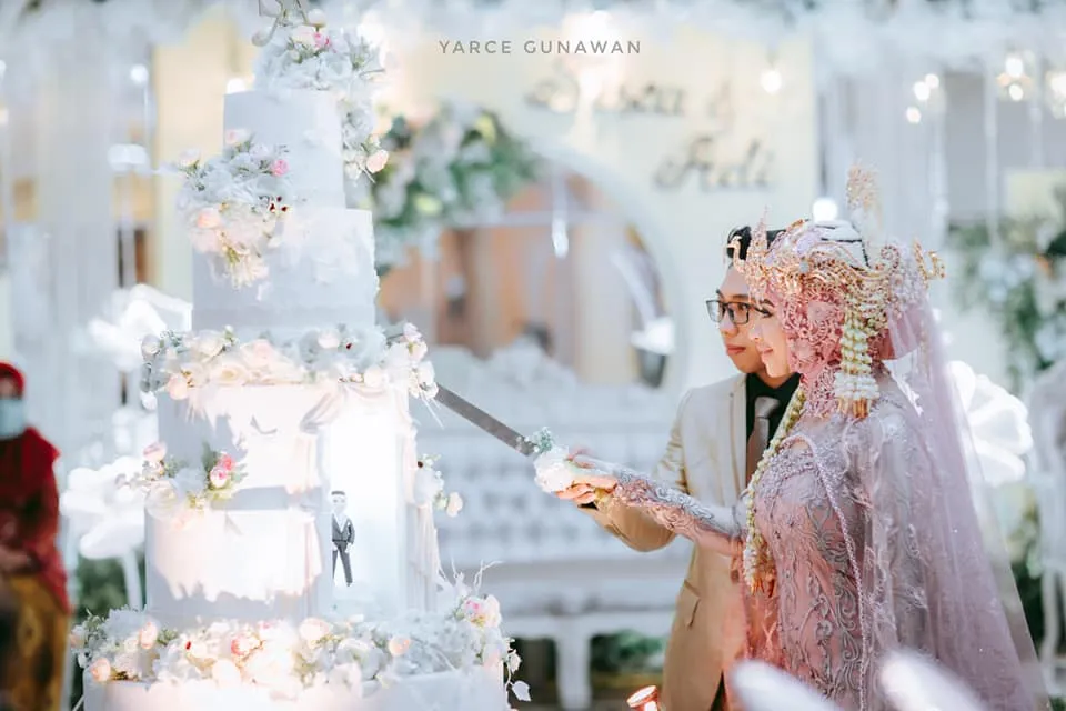 Senyum Pengantin yang Tak Pernah Pudar di Jantung Cilacap